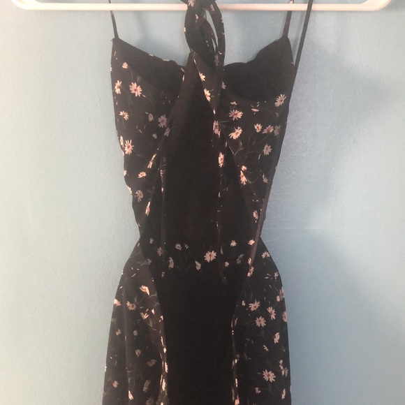 Forever21 jumpsuit, black , with small white Daisy! Open back. Has Pockets!!! - Picture 3 of 4